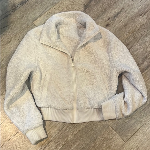 ALO Yoga Jackets & Blazers - ALO Yoga Cream Teddy Jacket Plush Cropped Design Women’s Size Small